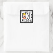 毎日は日曜日のステッカーやラベルのようなものだ スクエアシール (バッグ)