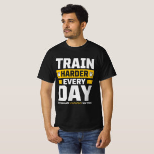 毎日ハードにトレーニング – ジム モチベーション Tシャツ