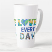 毎日マッチする愛の大地 カフェラテマグ (右アングル)