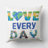 毎日マッチする愛の大地 クッション (裏面)