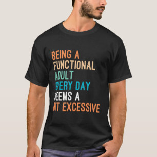 毎日大人として機能的な存在は少しExcのようである Tシャツ