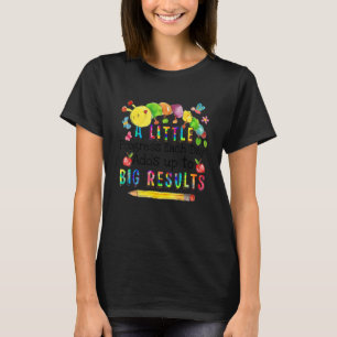 毎日少し進歩する空腹の毛虫の背中 Tシャツ