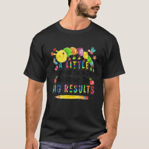 毎日少し進歩する空腹の毛虫の背中 Tシャツ