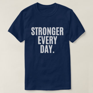 毎日強くなるジムシャツ - フィットネスモチベーション Tシャツ