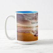 毎日感謝すべき何かが隠れている 名言 ツートーンマグカップ (左)