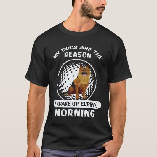 毎日朝起きるのは愛犬25匹のため Tシャツ (正面)