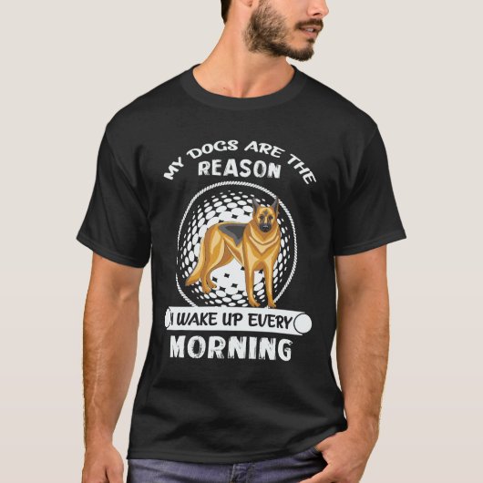 毎日朝起きる理由は5匹の犬です G Tシャツ (正面)