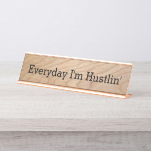 毎日私はHustlinのおもしろいなオフィスのノベルティです デスクネームプレート