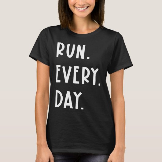 毎日走走のことわざのStreakおもしろい毎日Ru Tシャツ (正面)