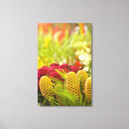 毎週金曜日の果物と野菜の市場。 キャンバスプリント (正面)