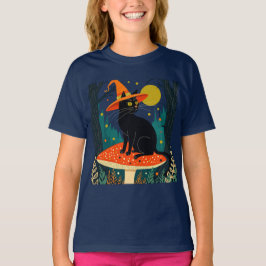 毒々しいキノコの上の黒猫 Tシャツ