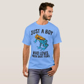 毒矢の蛙を愛する少年 Tシャツ (正面フル)