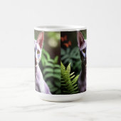 「毛のない猫のツナお洒落とシルキー」 コーヒーマグカップ (中央)