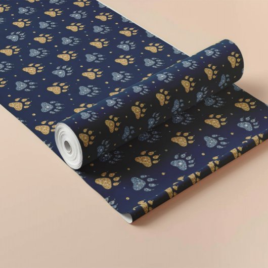 毛の贈り物のためのキラキラした犬の足のパターンベビー ラッピングペーパー