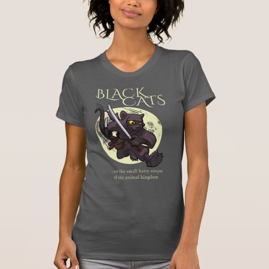 毛むくじゃらの忍者 黒猫フライングキック カートゥーン Tシャツ (正面)