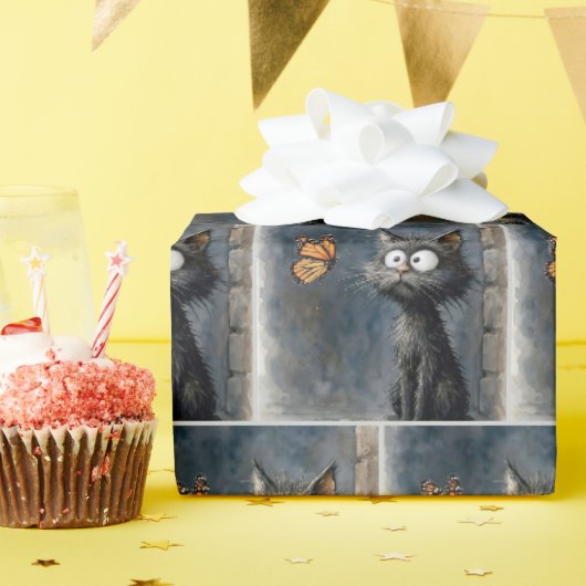 毛むくじゃらの猫が蝶を見つめる ラッピングペーパー (誕生日パーティー)