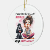 毛むくじゃらの黒犬を連れたかわいい女の子 セラミックオーナメント (左)