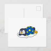 毛布で寝るペンギン ポストカード (正面/裏面)