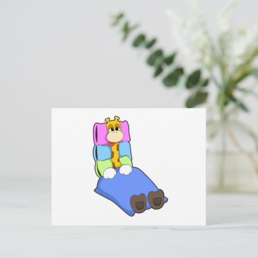 毛布と枕で寝ているキリン ポストカード (スタンド正面)