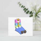 毛布と枕で寝るキリン ポストカード (スタンド正面)