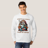 毛布にコーヒーマグとコージー包まれたスロッス Tシャツ (正面フル)