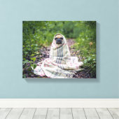 毛布のパグ キャンバスプリント (インサイチュ (ウッドフロア))