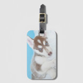 毛布の上に横たわる小柄なかすれた子犬 ラゲッジタグ (正面縦)