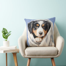 毛布の下でベルネーゼ山犬の子犬 クッション