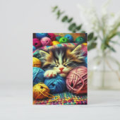 毛布の下で寝るかわいい子猫 ポストカード (スタンド正面)