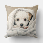 毛布の下にかわいい巻き毛の白い子犬 クッション (正面)