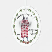 毛布カップル私たちの初めてのクリスマス 婚約した メタルオーナメント (正面左)