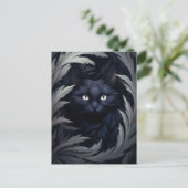 毛深い黒猫がの間葉に ポストカード (スタンド正面)