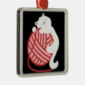 毛玉の可愛い白猫 メタルオーナメント (右)