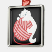 毛玉の可愛い白猫 メタルオーナメント (左)