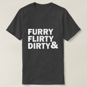 毛皮で覆われた気のあるそぶりをした及び汚れた Tシャツ