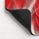 毛皮に赤いバラ マウスパッド (コーナー)