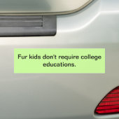 毛皮の子供は大学教育を要求しません バンパーステッカー (車上)