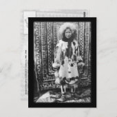 毛皮の服を着伝統的たアラスカのエスキモー女の子 ポストカード (正面/裏面)