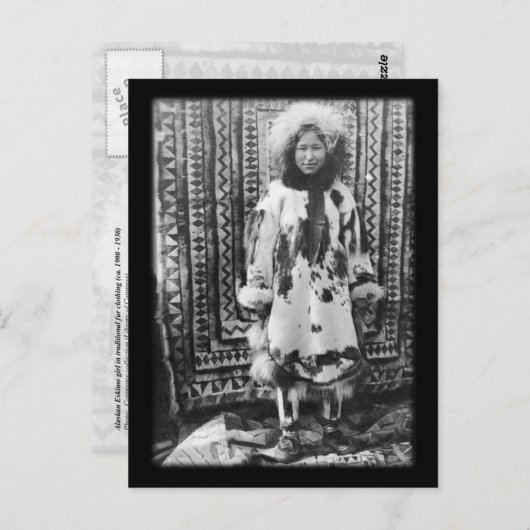 毛皮の服を着伝統的たアラスカのエスキモー女の子 ポストカード (正面/裏面)