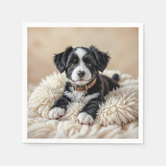 毛皮の枕に可愛い子犬 スタンダードカクテルナプキン (正面)