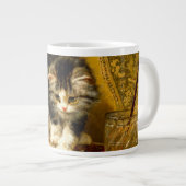 毛筆絵を描付きの子猫 ジャンボコーヒーマグカップ (正面右)