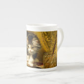 毛筆絵を描付きの子猫 ボーンチャイナマグカップ (正面右)