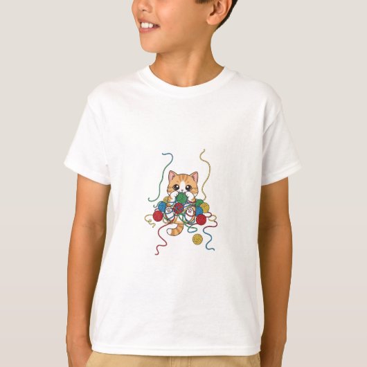毛糸玉と遊ぶ子猫 キッズデザイン Tシャツ (正面)