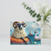 毛織の羊が湖に浮かんでいる|過去記事 ポストカード (スタンド正面)