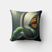 毛虫が鏡 クッション (正面)