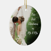 氏および夫人としてカスタムな結婚式の写真の初めてのクリスマス セラミックオーナメント (右)