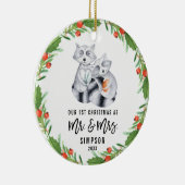 氏および夫人としてCoupleかわいいアライグマの初めてのクリスマス セラミックオーナメント (右)