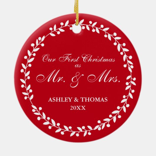 氏および夫人円形の赤Gとして私達の初めてのクリスマス セラミックオーナメント (裏面)
