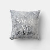 氏および氏名前をカスタムするの灰色の大理石の陽気な結婚式 クッション (正面)