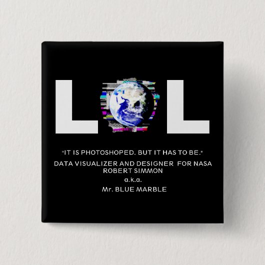 氏BLUEの大理石(白い文字)によるPhotoshopedの地球 缶バッジ (正面)